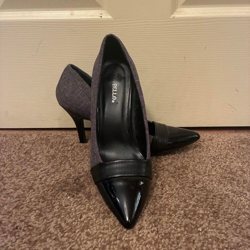 Unbranded Women's Black and Grey Courts
